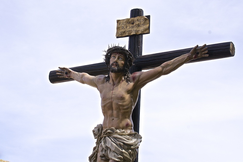 Dlaczego Jezus wiszący na krzyżu jest tak ważnym symbolem dla katolików?