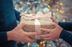 5 pomysłów na prezent na Boże Narodzenie: dla niego i dla niej