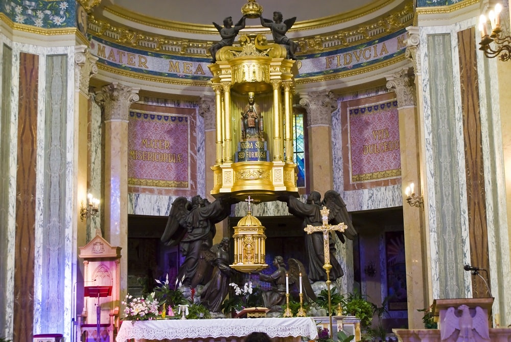 Madonna z Tindari: Czarna Madonna i jej nadmorskie sanktuarium