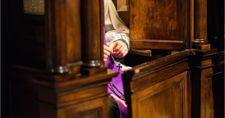 Życie księdza: Odpowiedzi na najciekawsze pytania