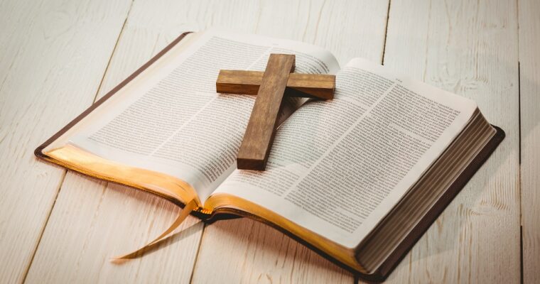 Znane nawrócenia religijne: 10 celebrytów, którzy stali się wierzącymi