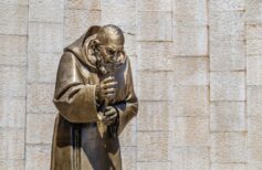 Grupy modlitewne Padre Pio: silne nabożeństwo do Świętego w Anglii Grupy modlitewne Padre Pio